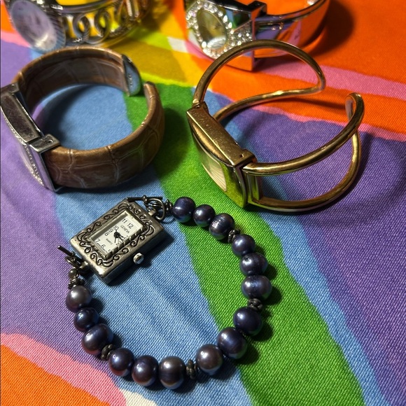 Lot of cuff  Metal and Beaded Bracelet watches  Set - Picture 13 of 16